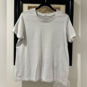 Lululemon women’s tee with small holes